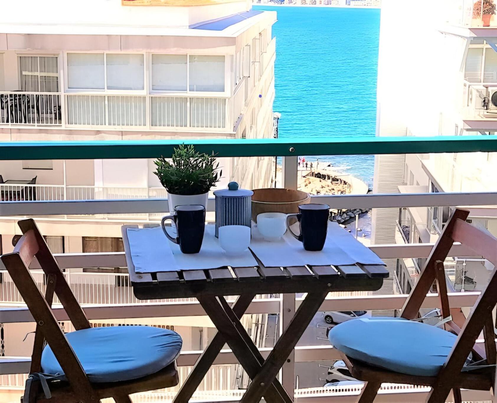 Paradis Beach & Center Салоу Екстериор снимка