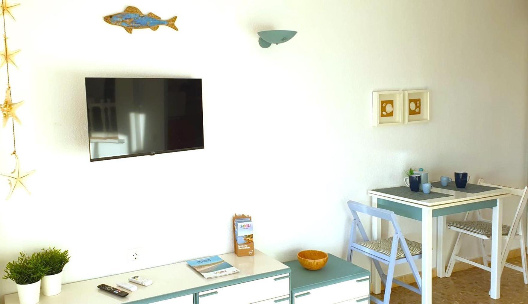 Paradis Beach & Center Салоу Екстериор снимка